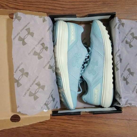 Under Armour Women's UA Surge Running Shoes 3020368 300 Blue NIB Under Armour Women's UA Surge Running Shoes 3020368 300 Blue NIB
